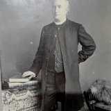 Il sacerdote in questione � padre Giuseppe Clemente, il quale dopo aver portato da parola di Dio in Francia, Grecia e Turchia, arriv� nel paesino britannico nel 1883 dedicando il resto della sua vita a diffondere il cattolicesimo nel Regno Unito